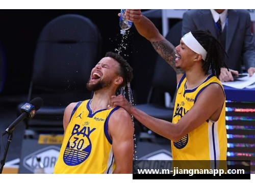 库里狂砍62分震撼全场！湖人双星闪耀轻松击败太阳，快船强势拿下榜首